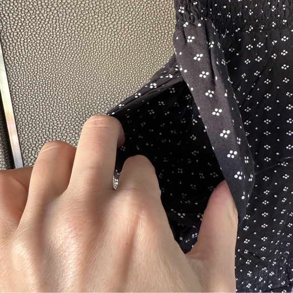 EUC Hatch Easy Smocked Short black deco hatch size 1 - Picture 12 of 12